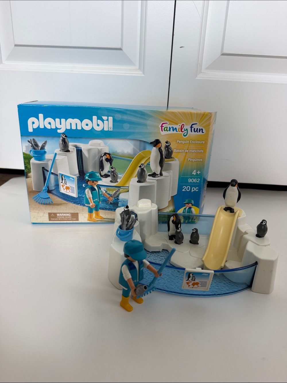 Playmobil Family Fun Penguin Enclosure Play set